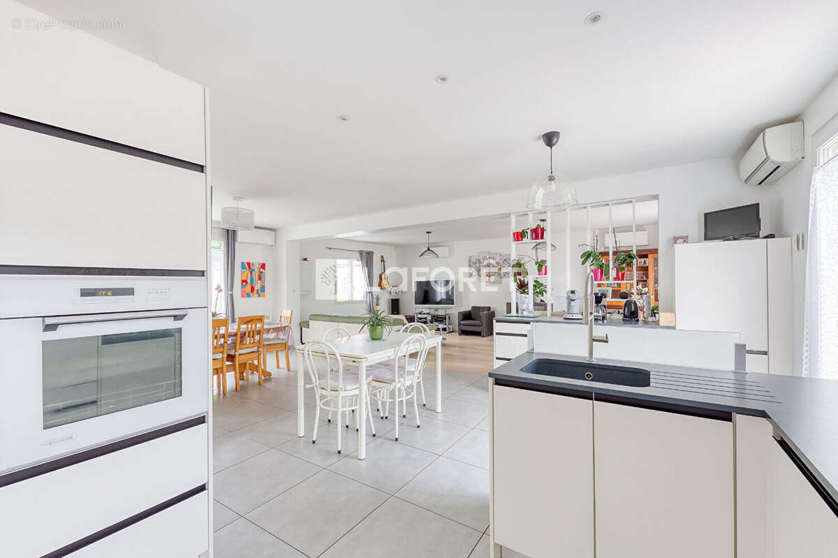 Maison à OZOIR-LA-FERRIERE