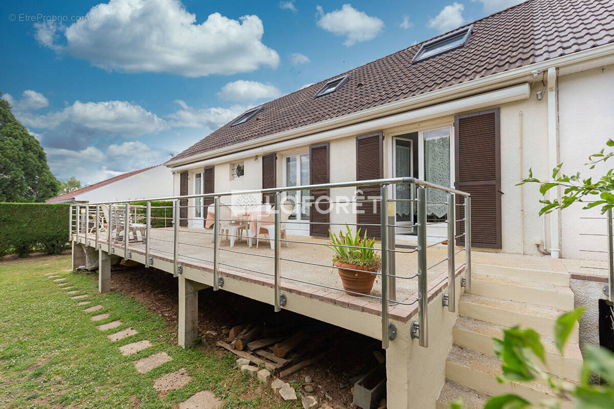 Maison à OZOIR-LA-FERRIERE