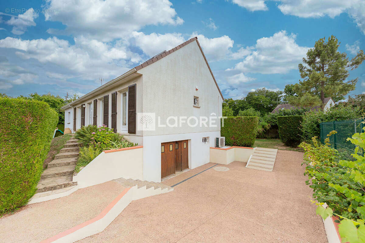 Maison à OZOIR-LA-FERRIERE