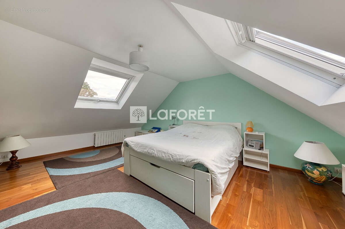 Maison à OZOIR-LA-FERRIERE