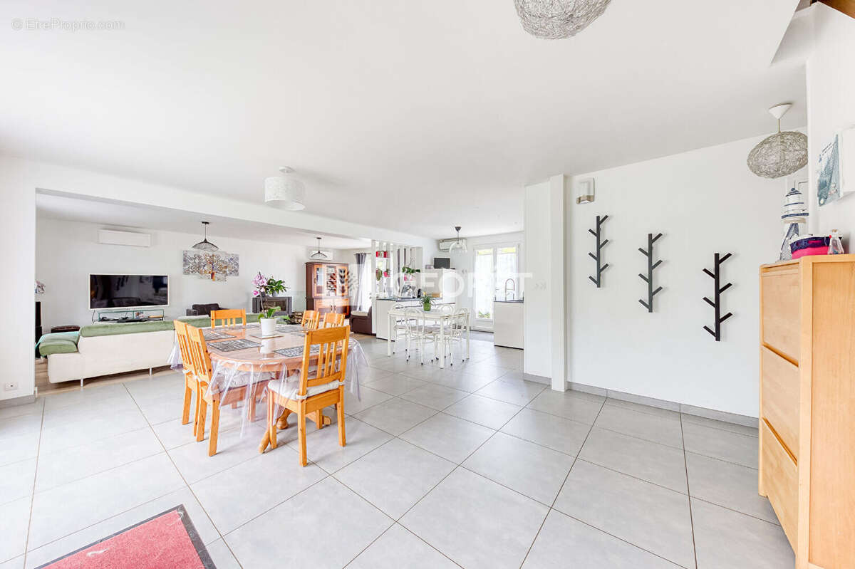 Maison à OZOIR-LA-FERRIERE