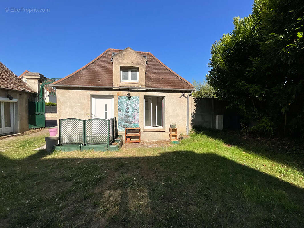 Maison à MAURECOURT