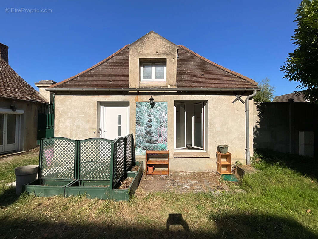 Maison à MAURECOURT