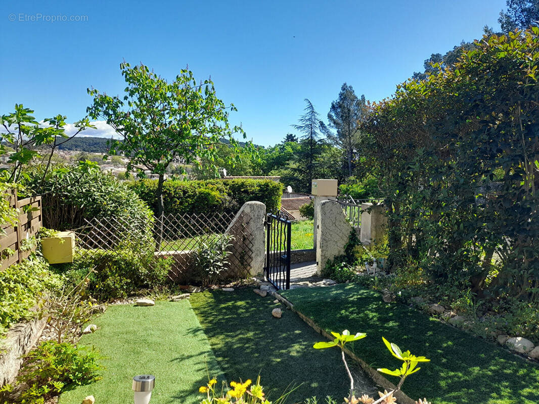 Appartement à LORGUES