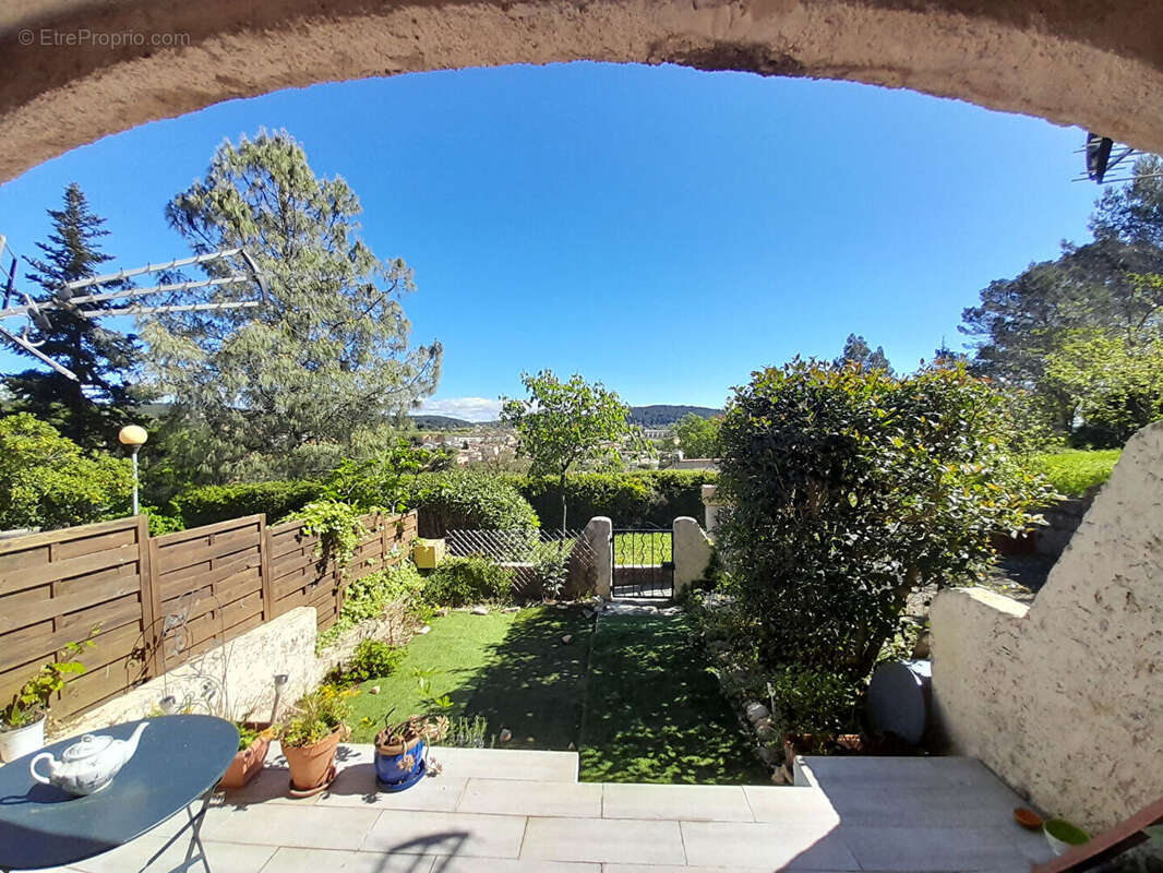 Appartement à LORGUES