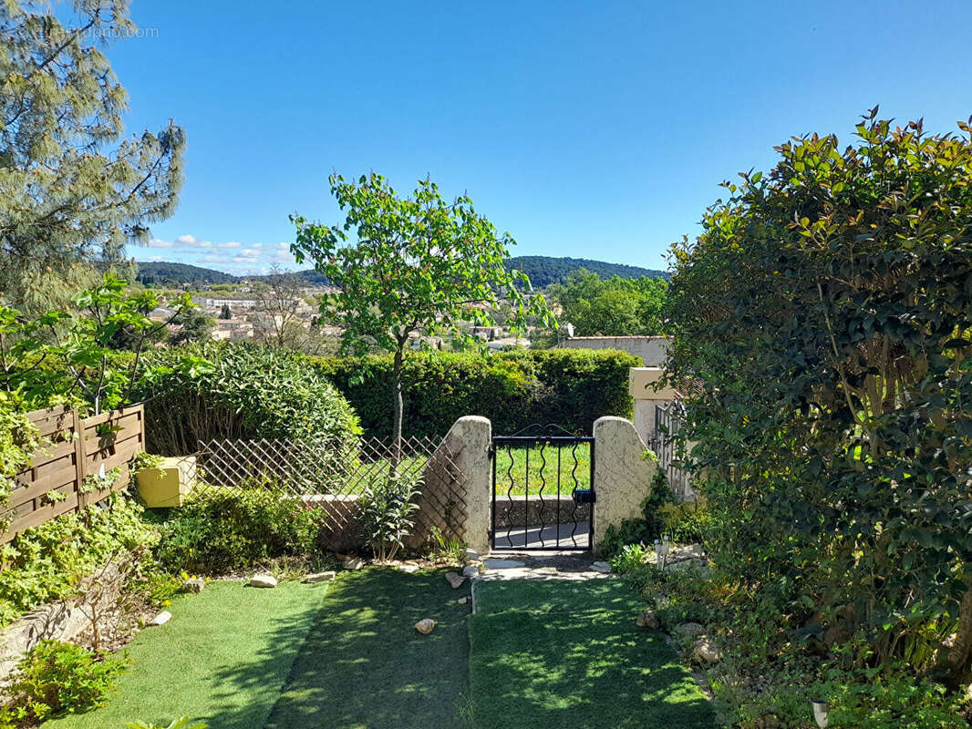 Appartement à LORGUES