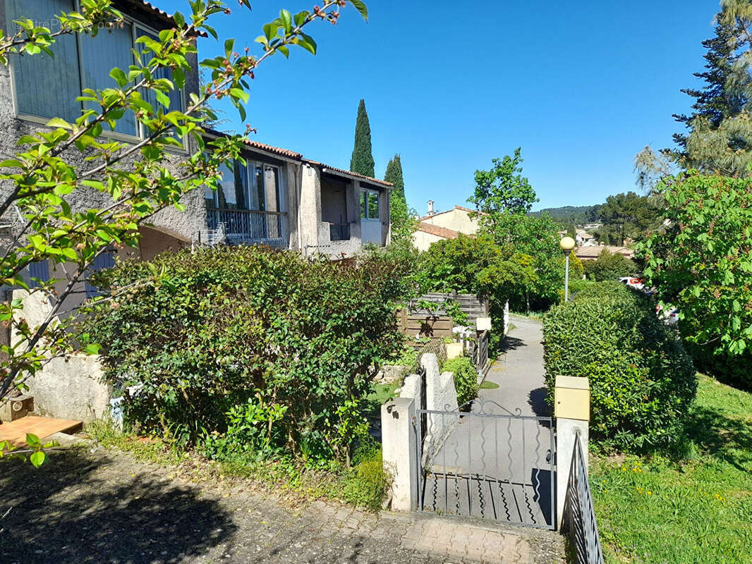 Appartement à LORGUES