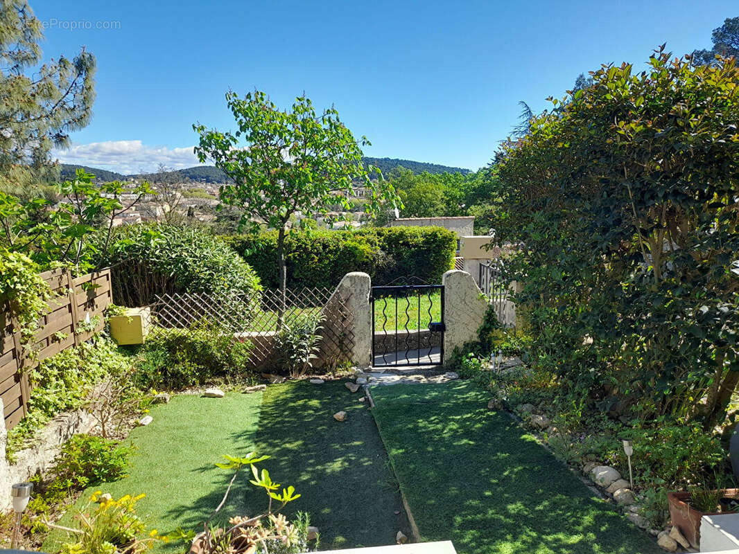 Appartement à LORGUES