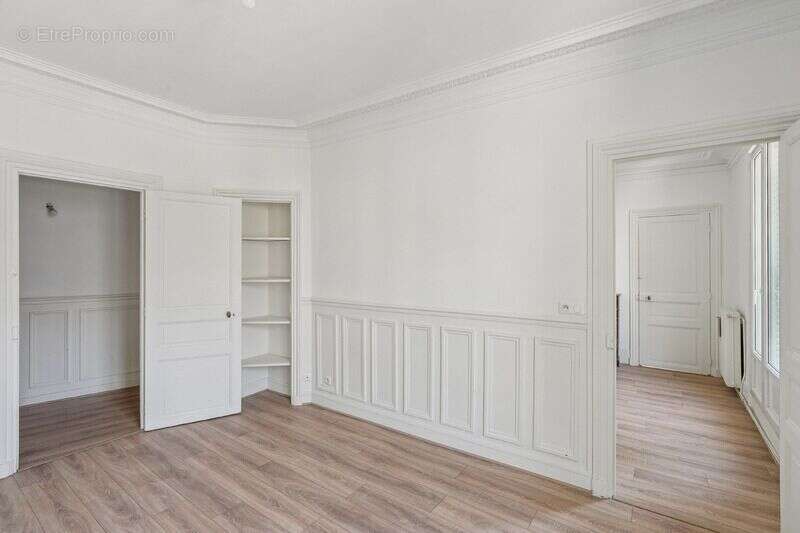 Appartement à PARIS-17E