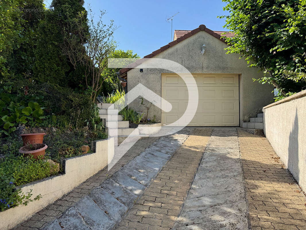 Maison à VERNEUIL-SUR-SEINE