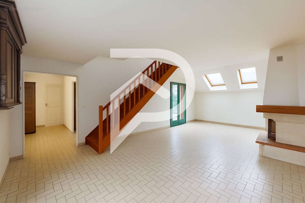 Maison à VERNEUIL-SUR-SEINE