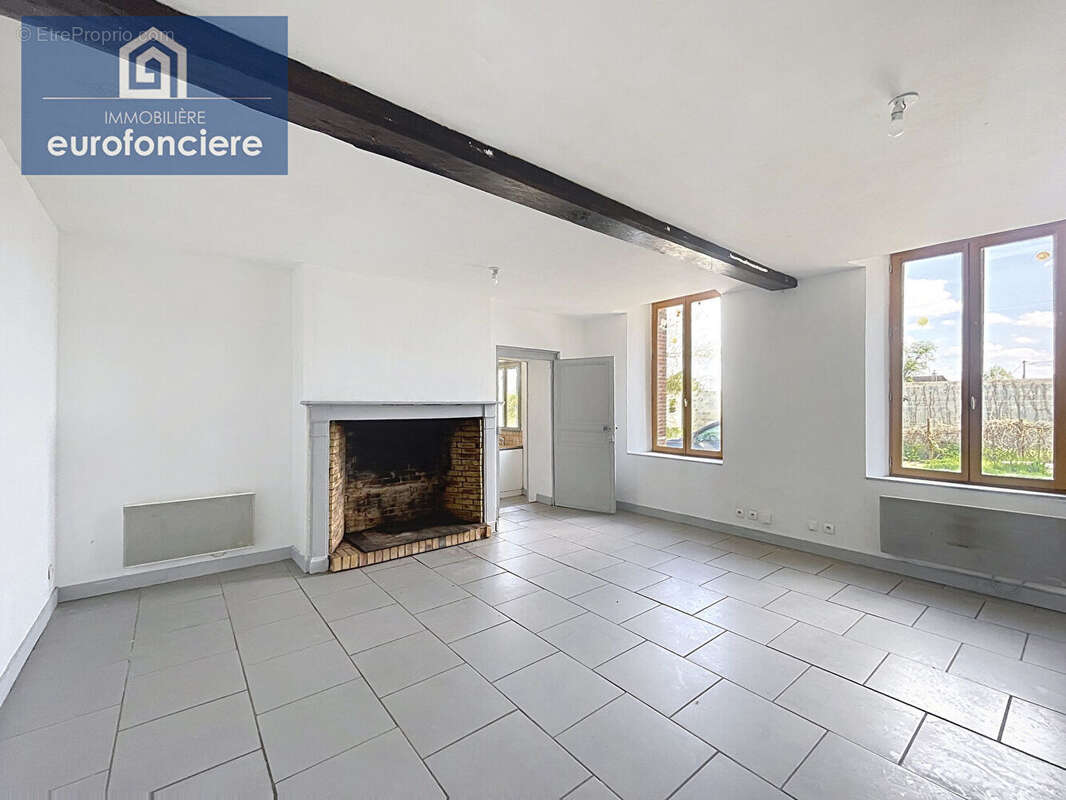 Maison à MONTIGNY-LES-MONTS