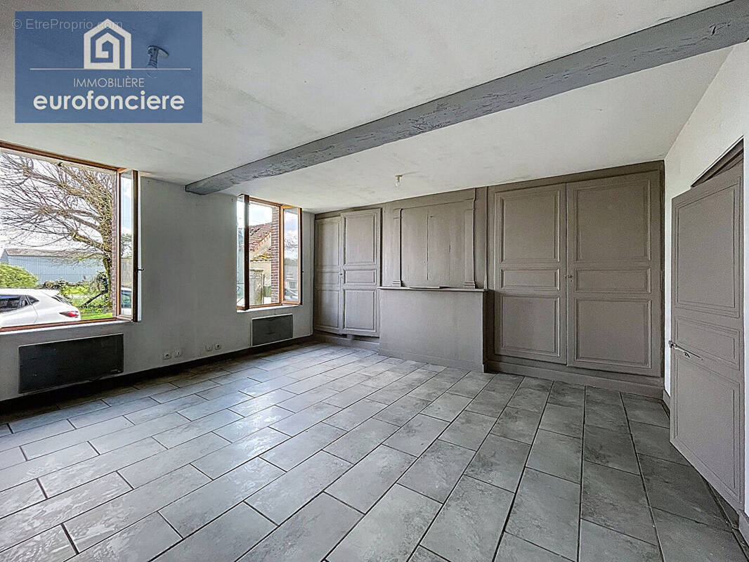 Maison à MONTIGNY-LES-MONTS