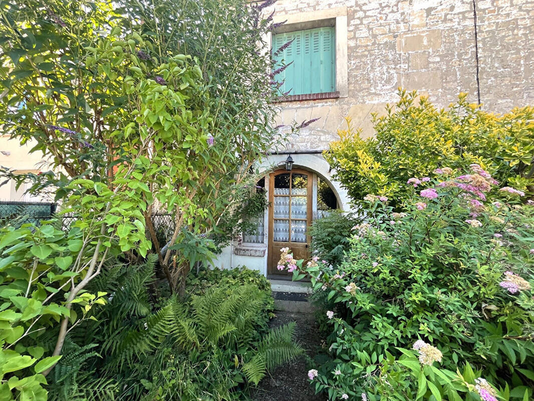 Maison à CIRES-LES-MELLO