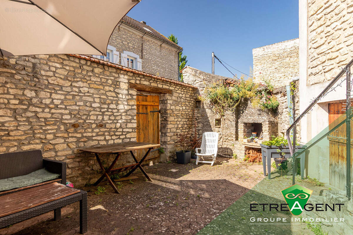 Maison à FONTENAY-SAINT-PERE