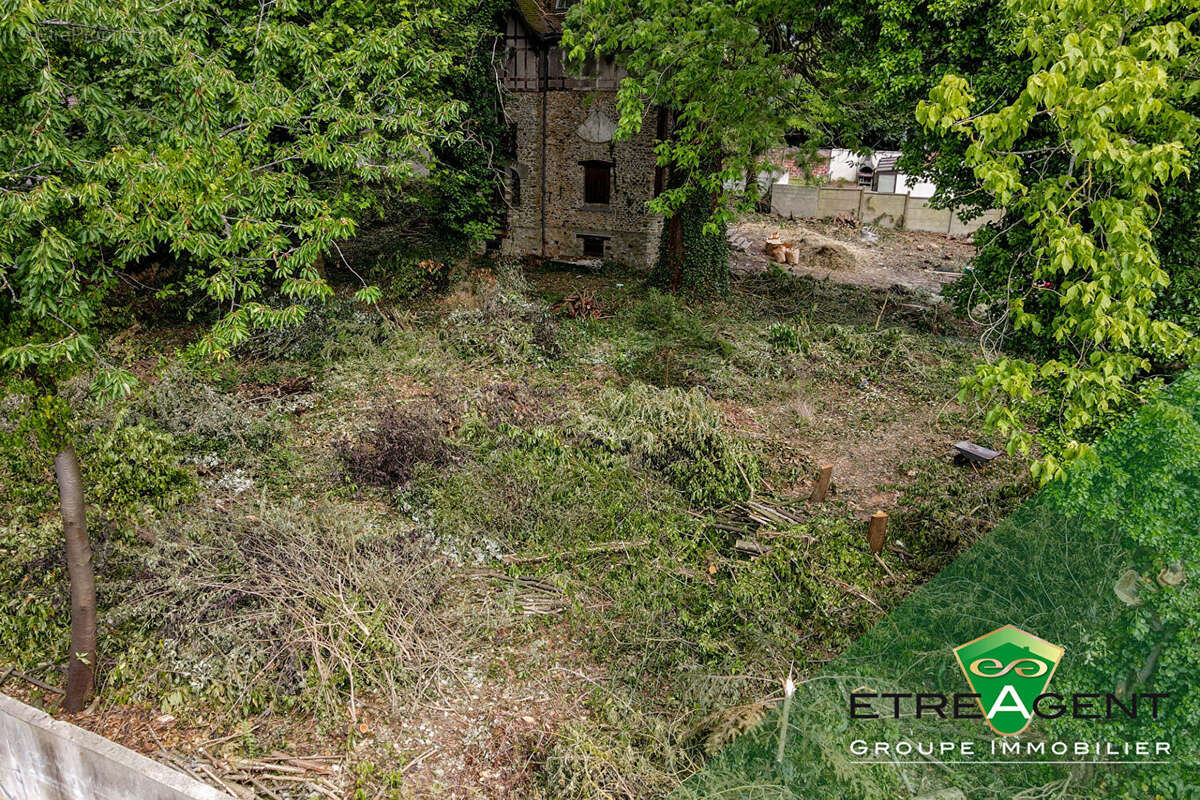 Terrain à FAREMOUTIERS