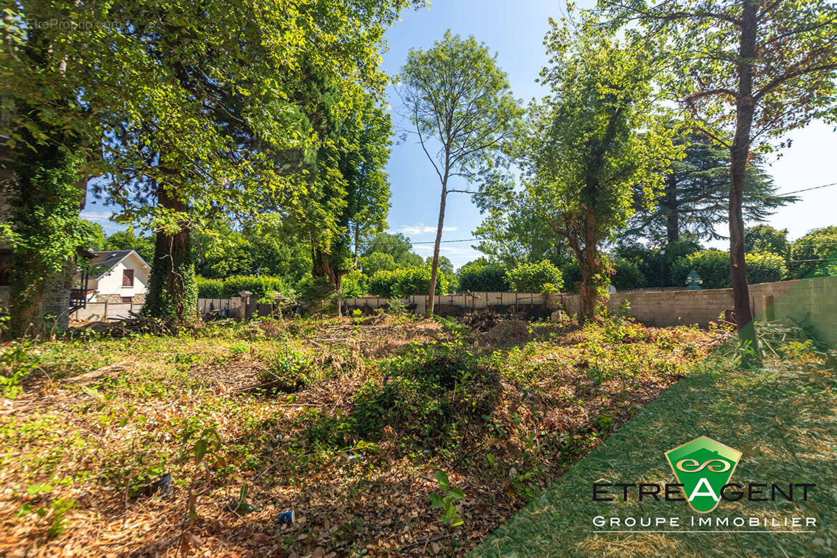 Terrain à FAREMOUTIERS