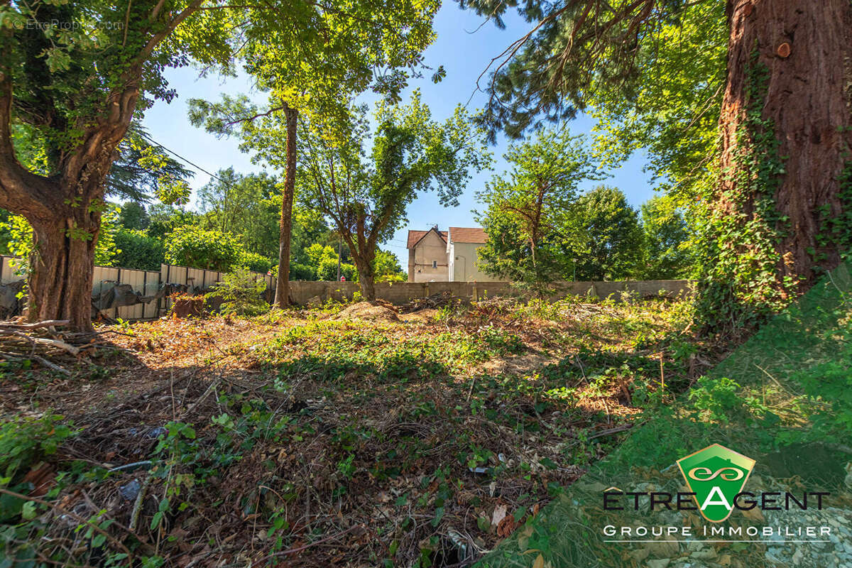Terrain à FAREMOUTIERS