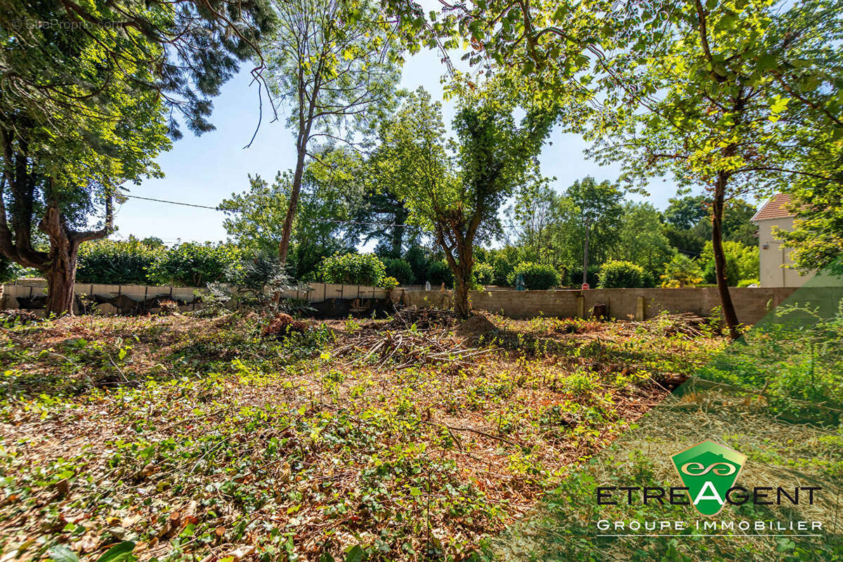 Terrain à FAREMOUTIERS