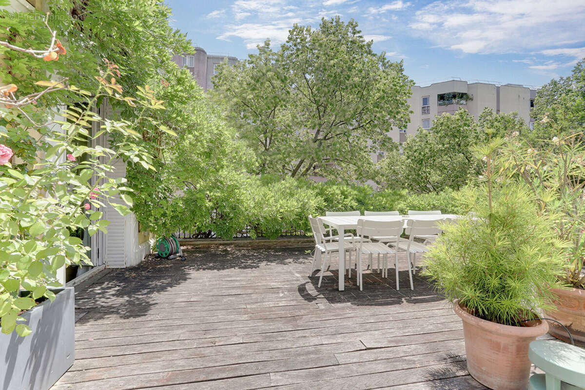 Appartement à NEUILLY-SUR-SEINE