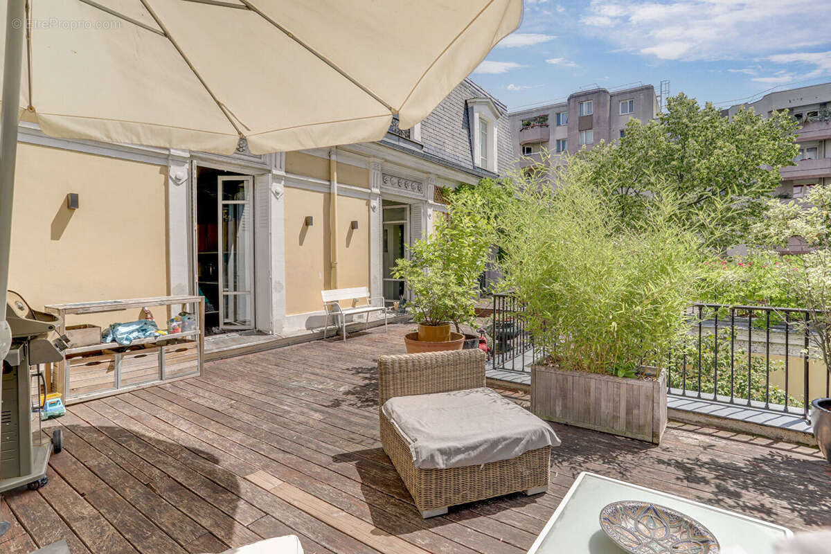 Appartement à NEUILLY-SUR-SEINE