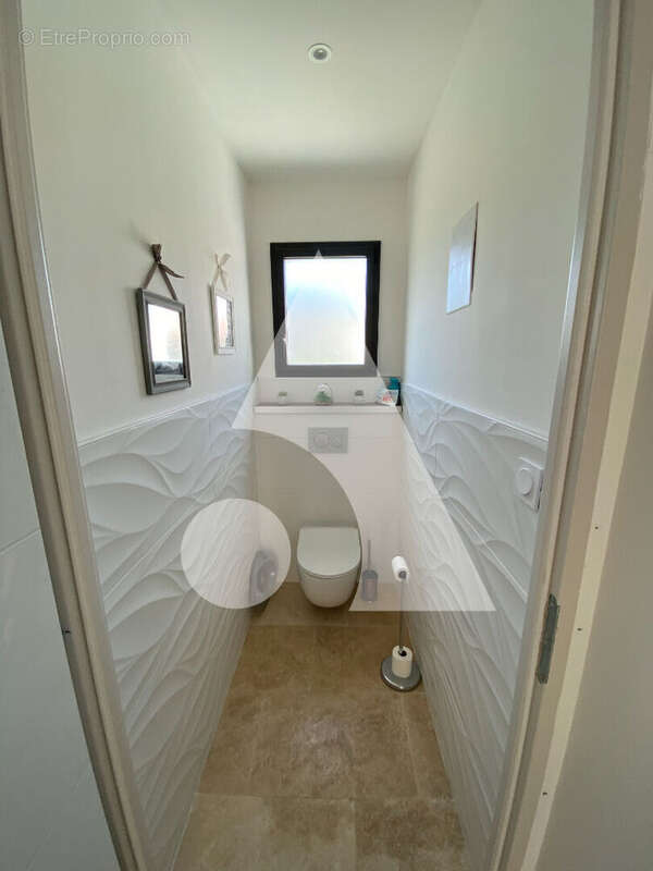 Maison à CHAILLEVETTE