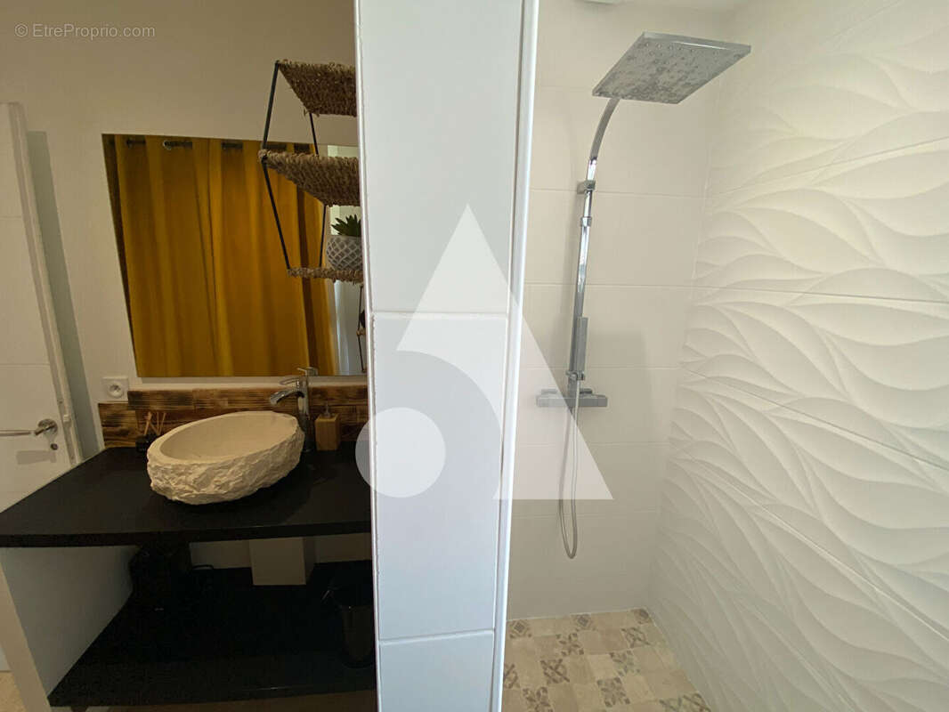 Maison à CHAILLEVETTE