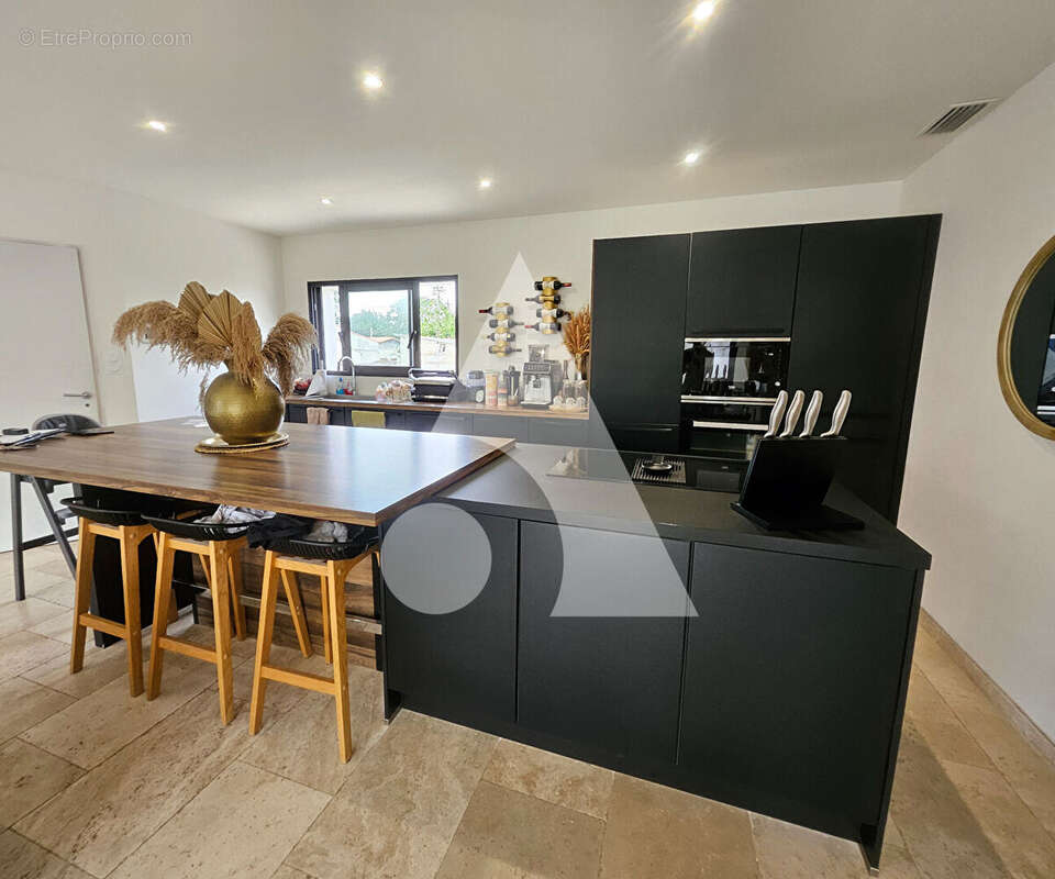 Maison à CHAILLEVETTE