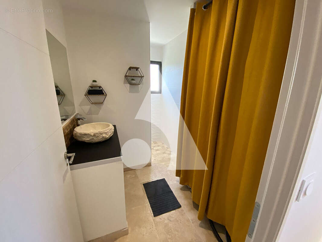 Maison à CHAILLEVETTE