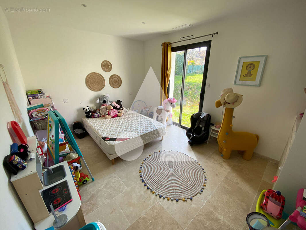 Maison à CHAILLEVETTE