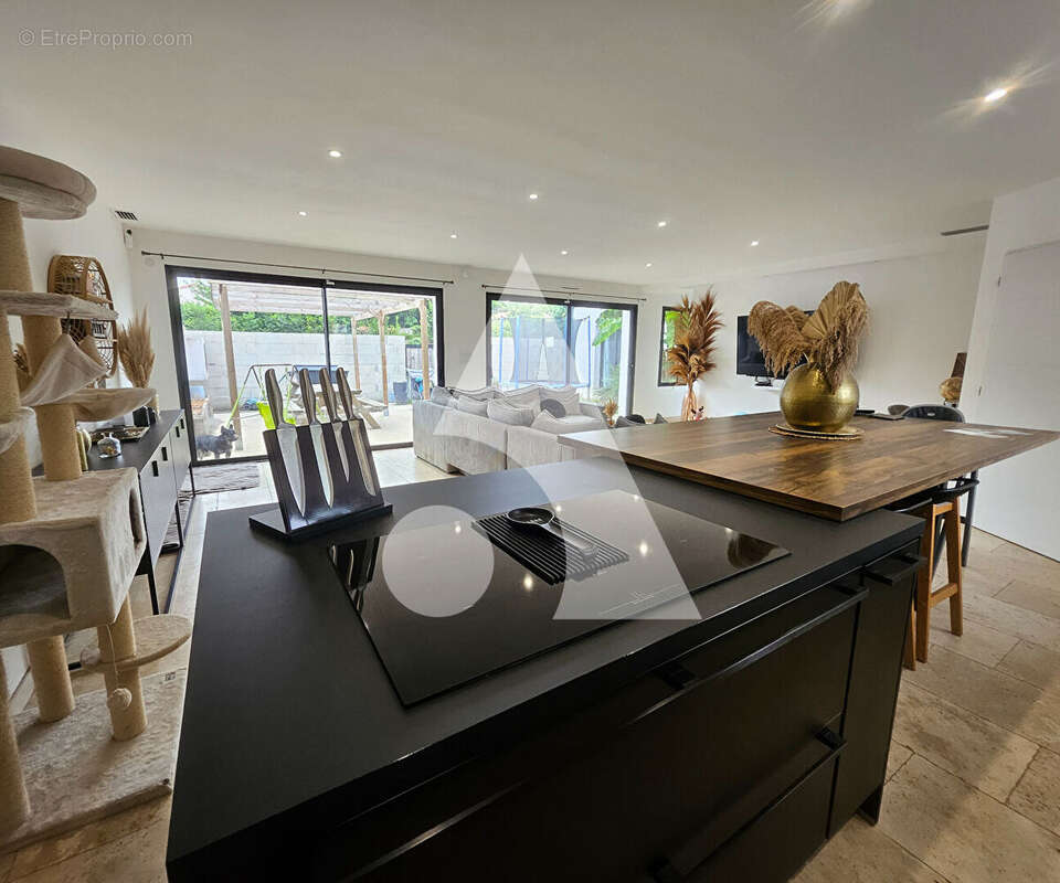 Maison à CHAILLEVETTE