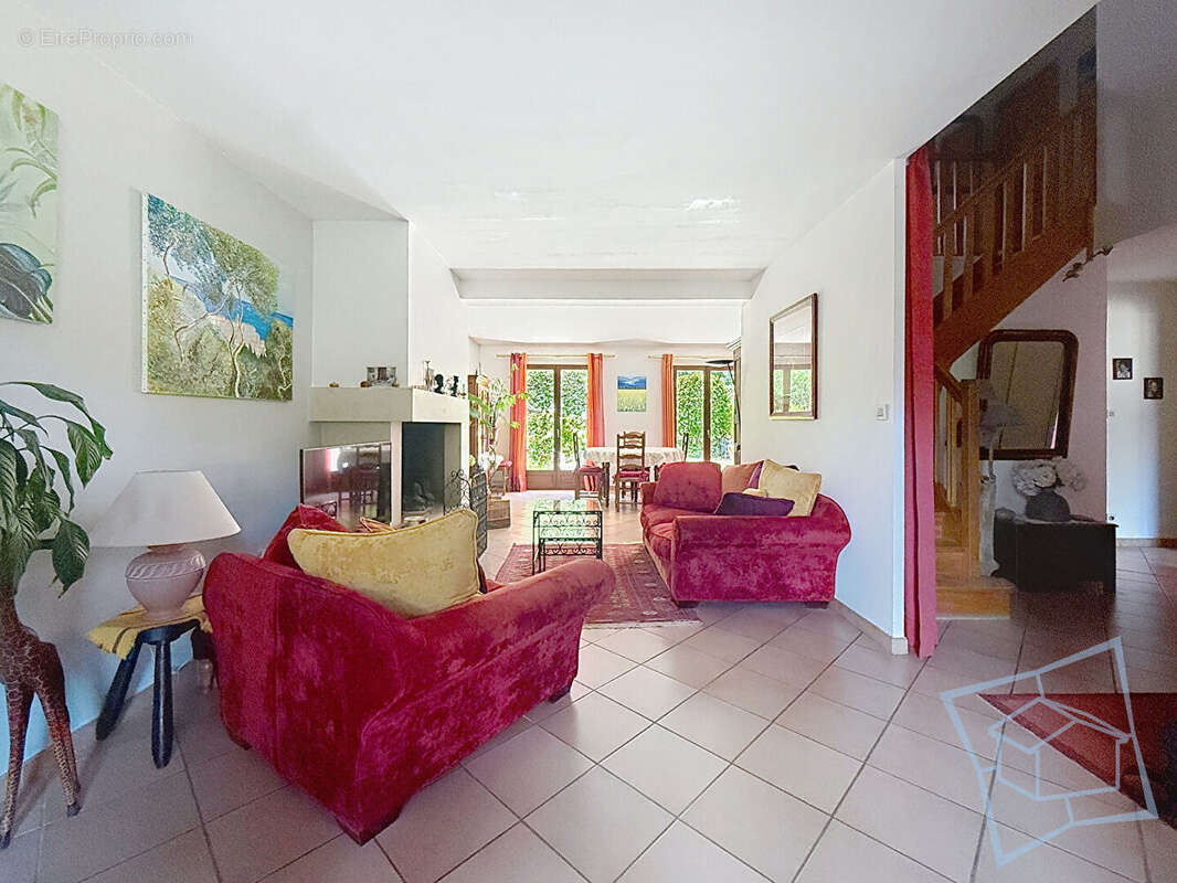 Maison à DAMPIERRE-EN-YVELINES