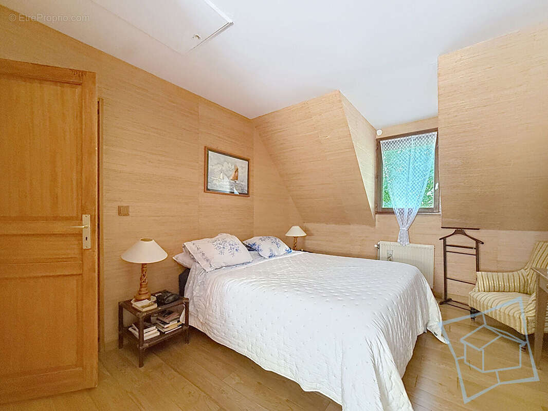 Maison à DAMPIERRE-EN-YVELINES