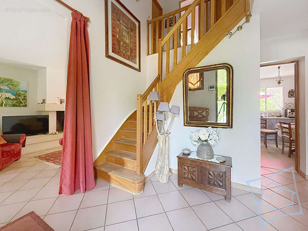 Maison à DAMPIERRE-EN-YVELINES