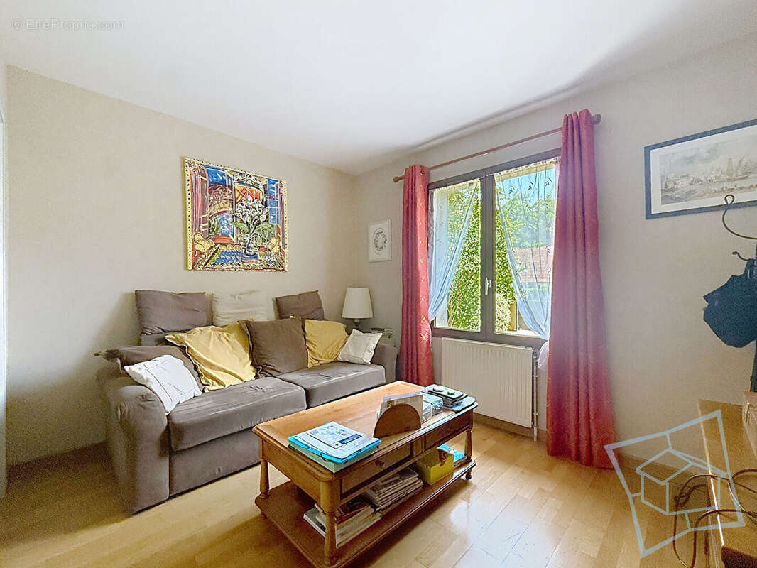 Maison à DAMPIERRE-EN-YVELINES