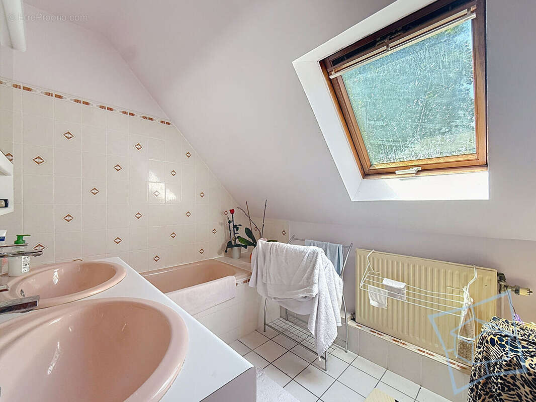 Maison à DAMPIERRE-EN-YVELINES