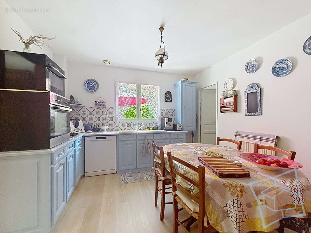 Maison à DAMPIERRE-EN-YVELINES