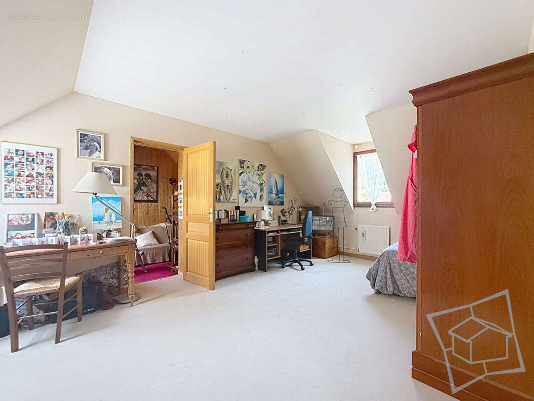 Maison à DAMPIERRE-EN-YVELINES