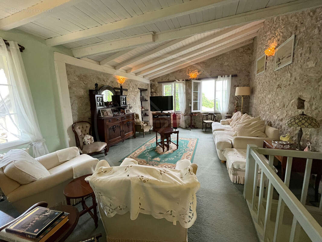 Maison à LOUBES-BERNAC