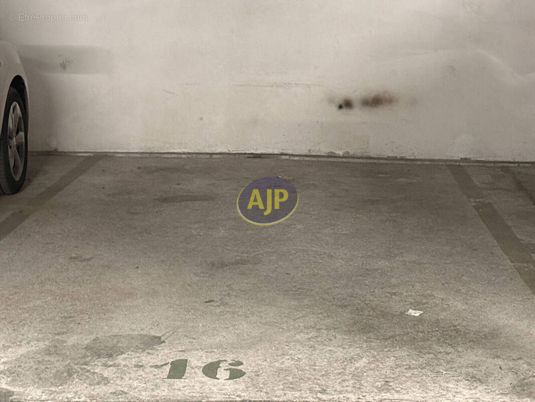 Parking à PARIS-15E