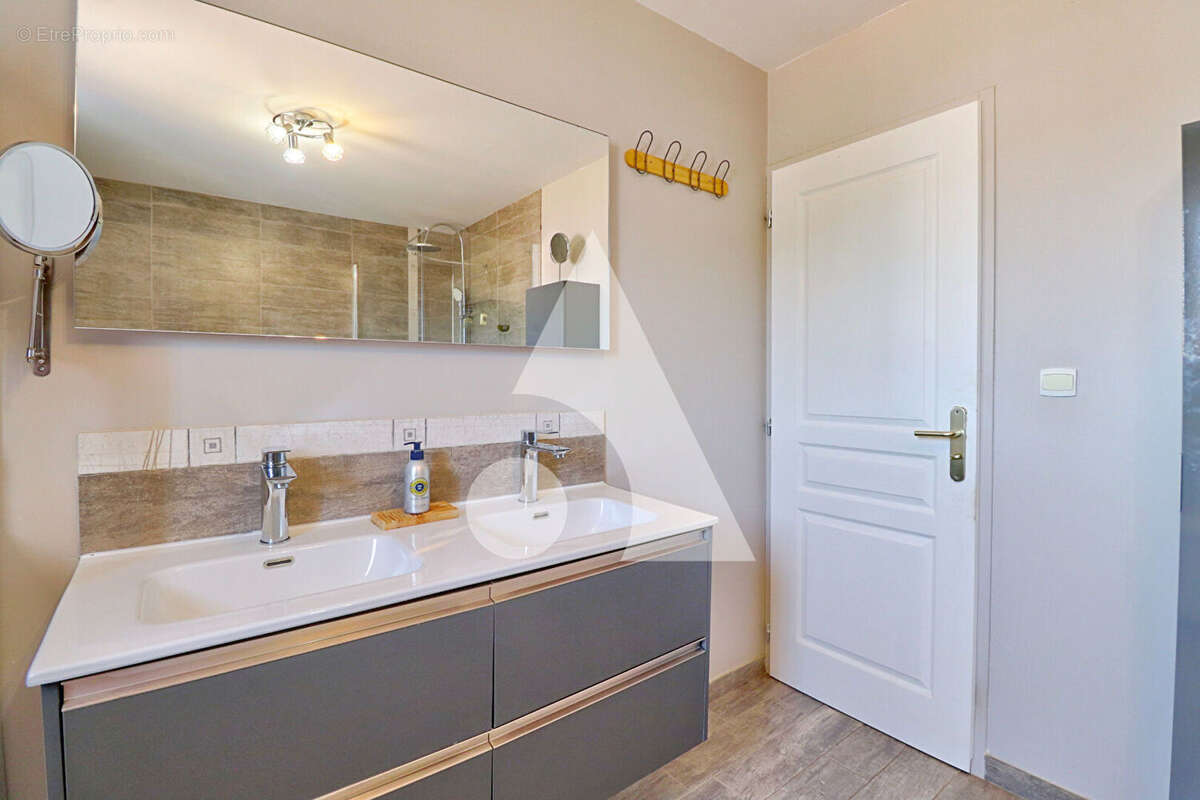 Maison à GREOUX-LES-BAINS