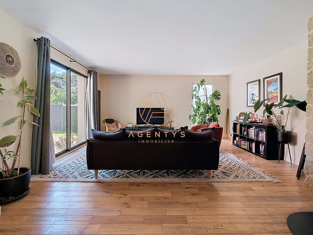 Maison à SAINT-MAUR-DES-FOSSES