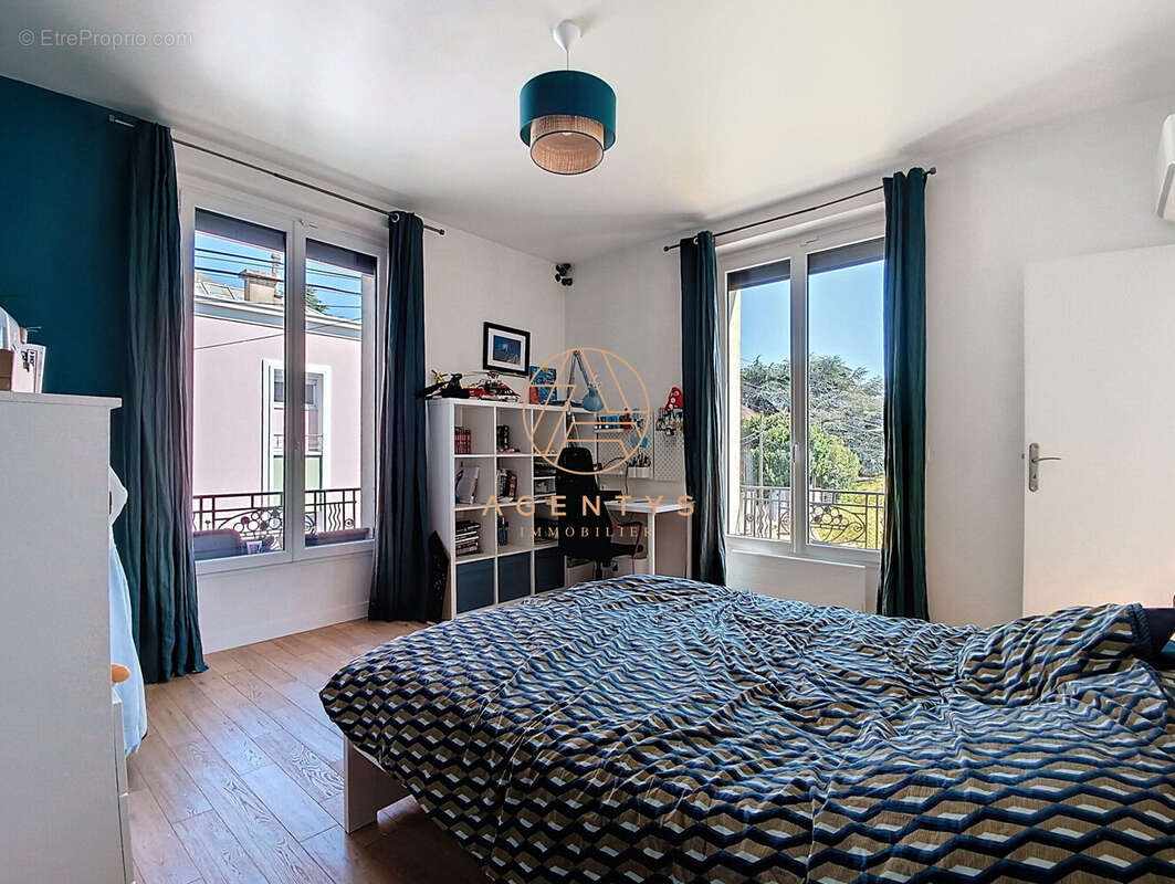 Maison à SAINT-MAUR-DES-FOSSES