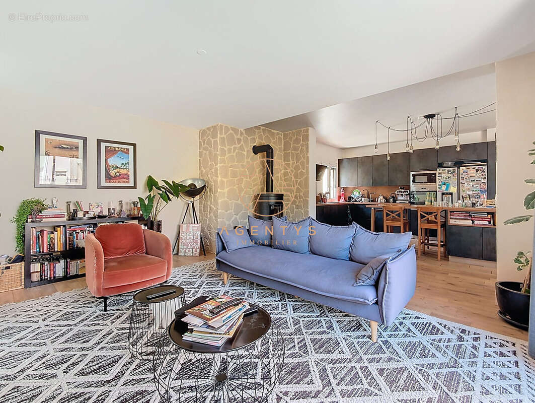 Maison à SAINT-MAUR-DES-FOSSES