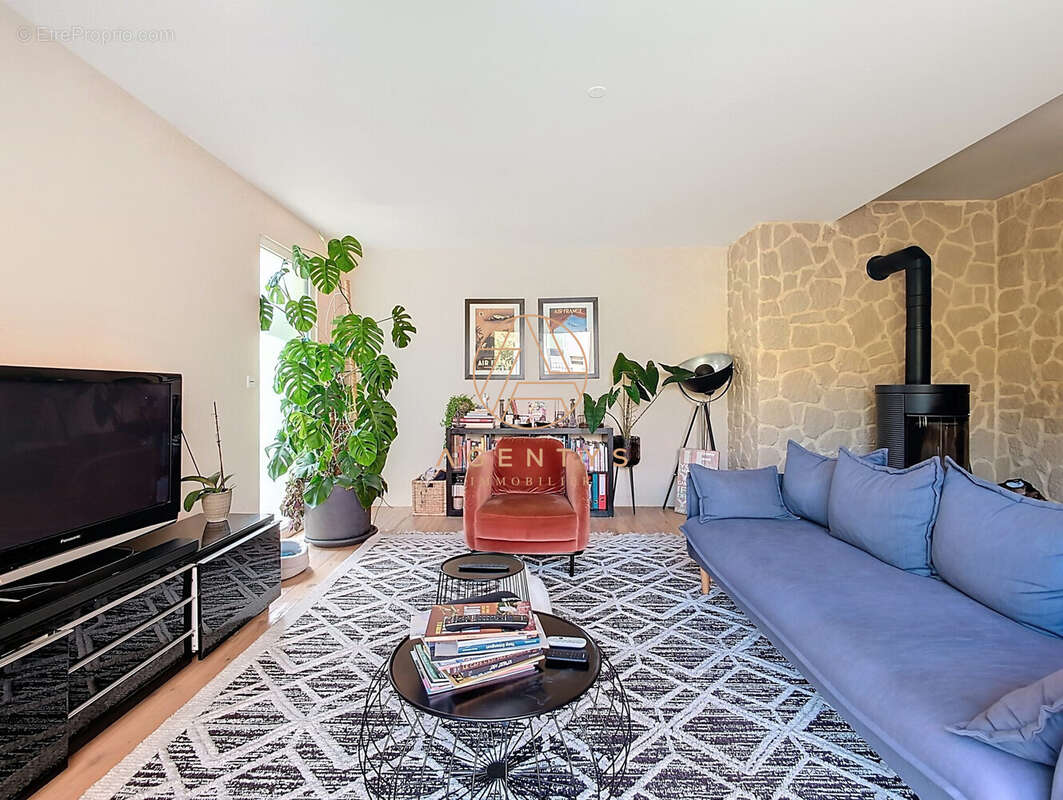 Maison à SAINT-MAUR-DES-FOSSES