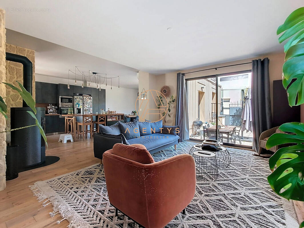 Maison à SAINT-MAUR-DES-FOSSES