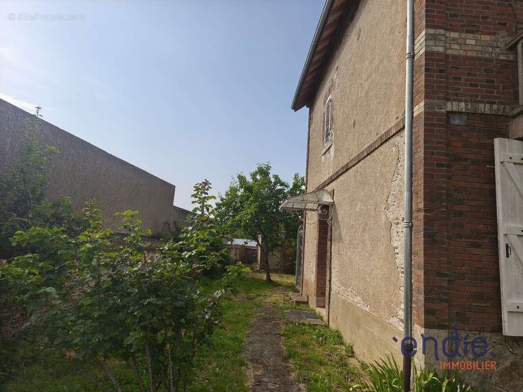 Maison à COUTANSOUZE