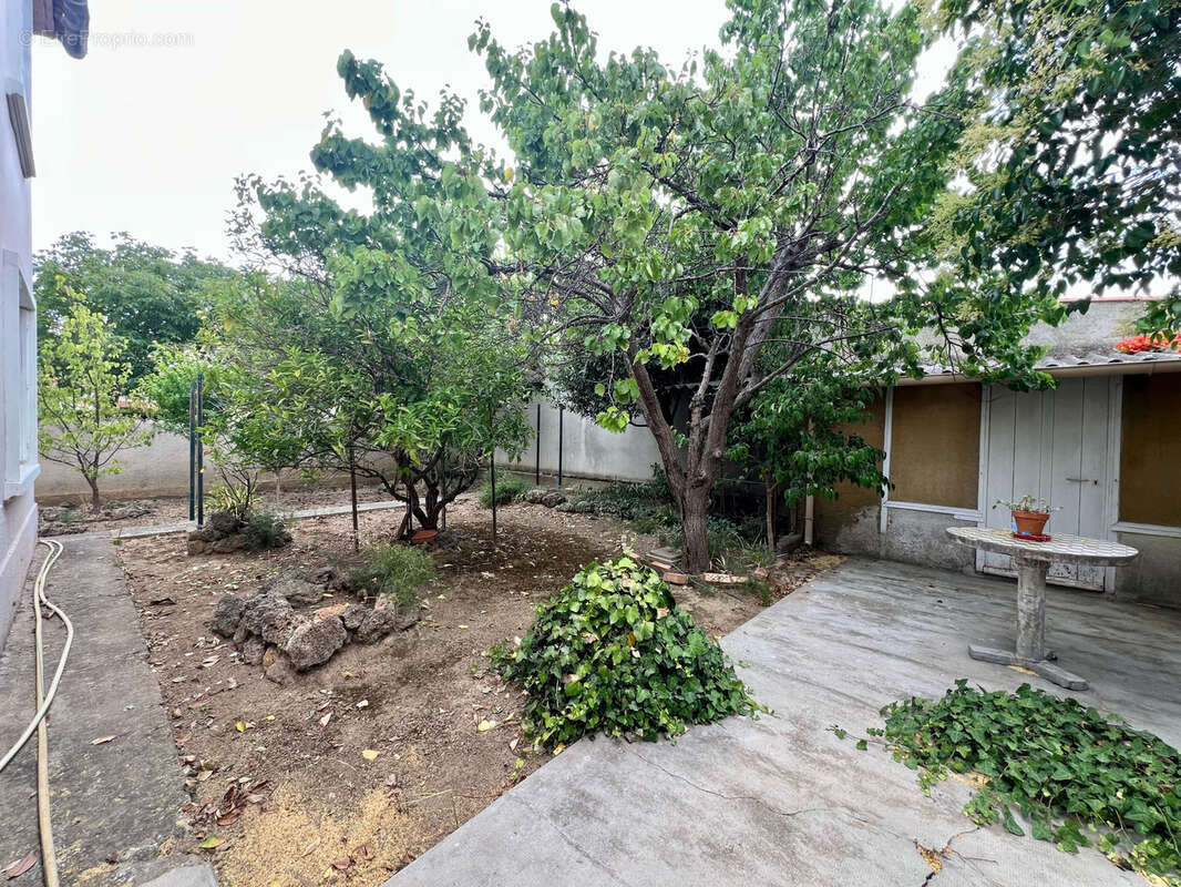 Maison à SAINT-LAURENT-DE-LA-CABRERISSE