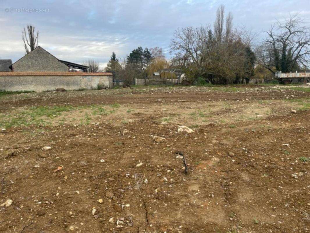 Terrain à VOVES