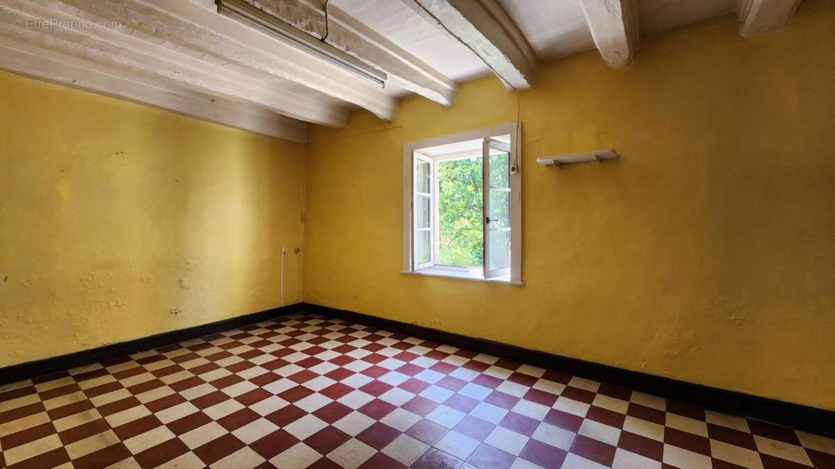 Maison à ESSERTENNE-ET-CECEY